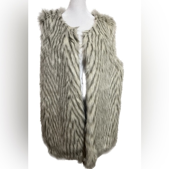 Cynthia Rowley Gray Faux Fur Vest - Picture 2 of 10